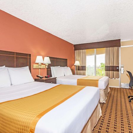 Days Inn By Wyndham Fort Lauderdale-Oakland Park Airport N Экстерьер фото