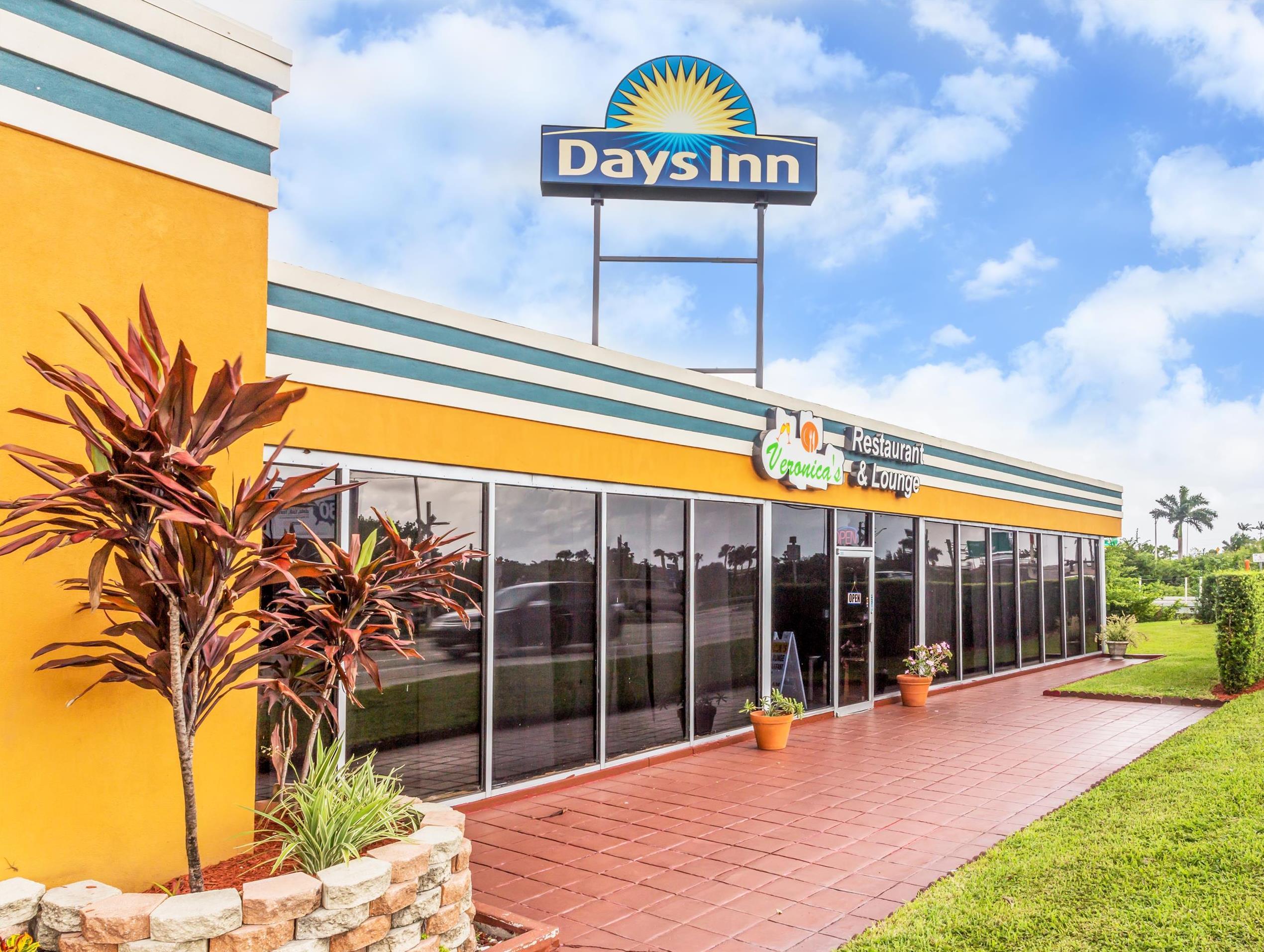 Days Inn By Wyndham Fort Lauderdale-Oakland Park Airport N Экстерьер фото