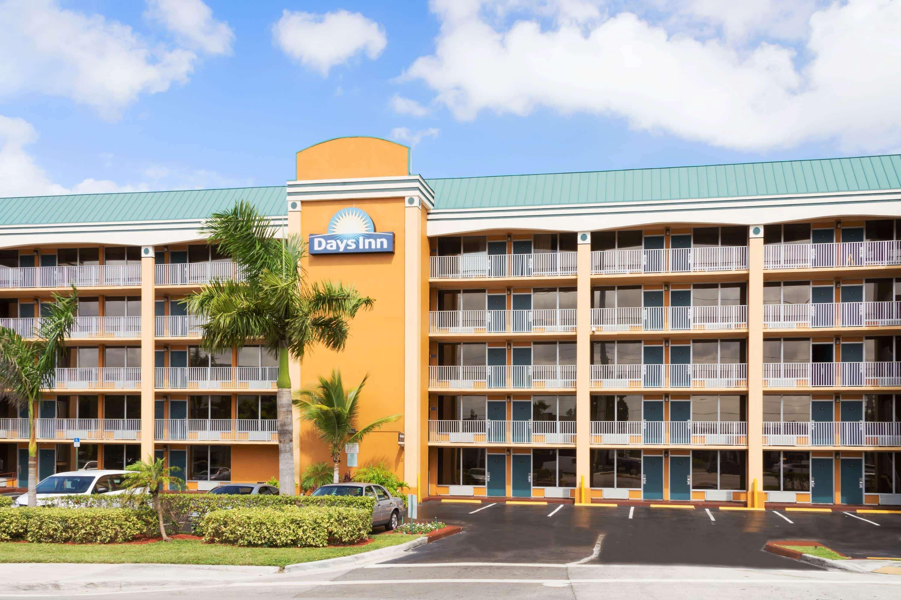 Days Inn By Wyndham Fort Lauderdale-Oakland Park Airport N Экстерьер фото