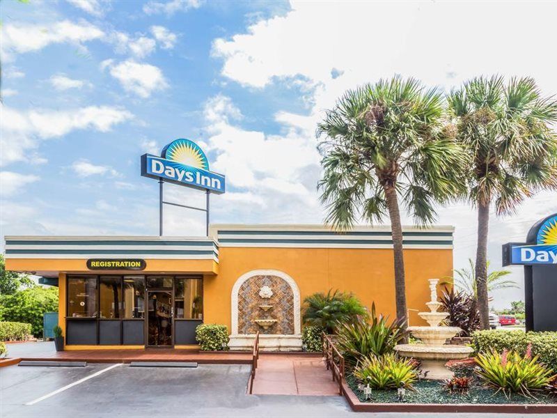 Days Inn By Wyndham Fort Lauderdale-Oakland Park Airport N Экстерьер фото