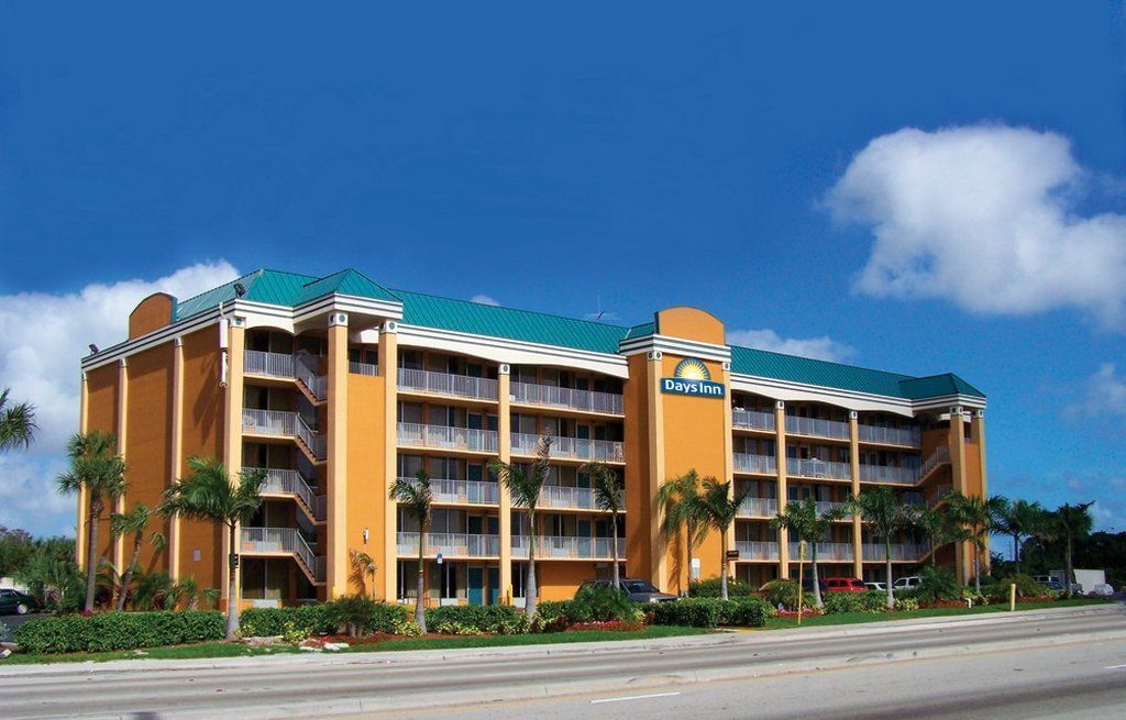 Days Inn By Wyndham Fort Lauderdale-Oakland Park Airport N Экстерьер фото