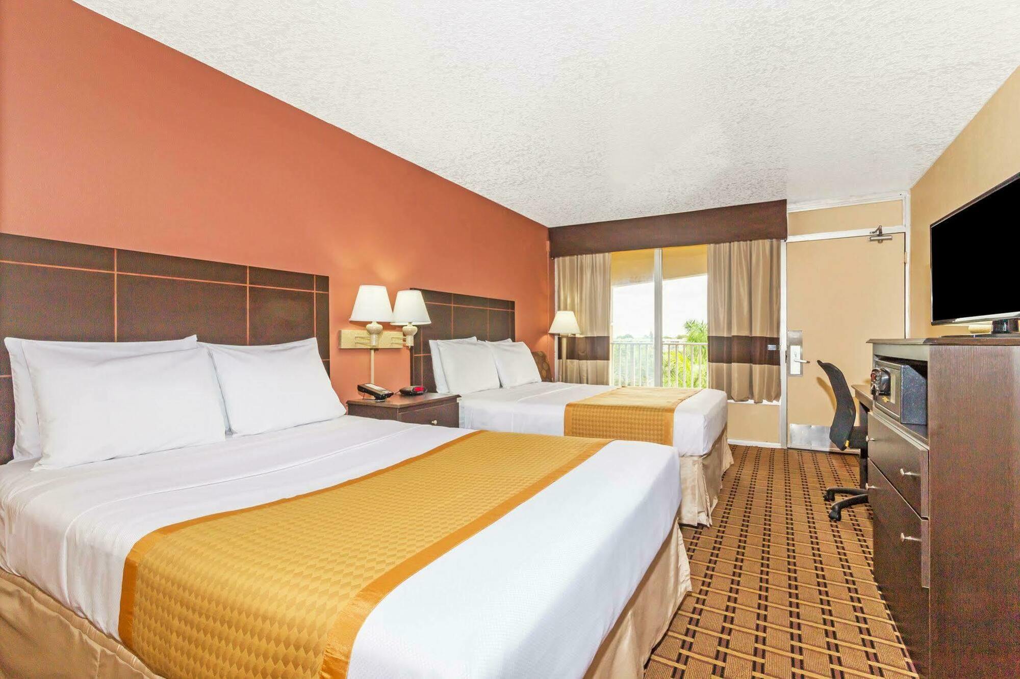 Days Inn By Wyndham Fort Lauderdale-Oakland Park Airport N Экстерьер фото